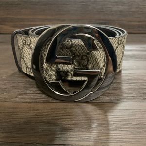 Men’s Gucci belt-  LIKE NEW